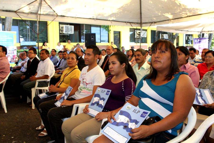 64 familias de la Comunidad “Y Griega” de Nejapa  y 25 de la Comunidad “Santa Rosa” de Quezaltepeque recibieron sus títulos de propiedad.