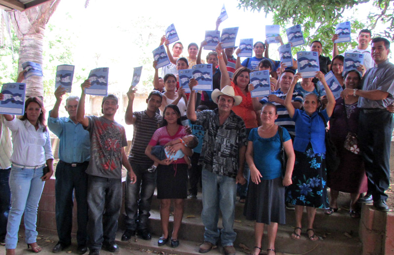 Familias de las Comunidades “Altos del Jobal” y “El Rodeo” del municipio de San Agustín gozan de seguridad jurídica sobre la tierra que habitan.