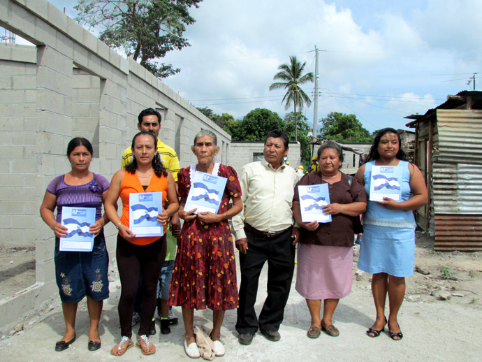 Familias de la Comunidad Belén recibieron sus títulos de propiedad y, en pocos meses, podrán habitar su vivienda propia.