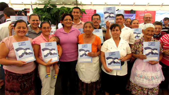 Familias de la Comunidad “Las Margaritas” recibieron sus escrituras legalmente inscritas.