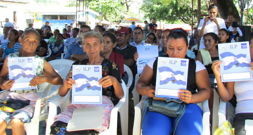 64 familias  de la Comunidad “Colonia Nuevo Batres” del municipio de Santiago de María recibieron sus títulos de propiedad.