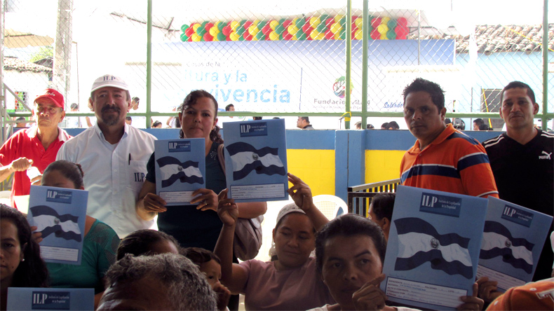 23 familias de la comunidad Nueva Agua Zarca, en San Juan Opico obtuvieron seguridad jurídica a través de la entrega de escritura individual.