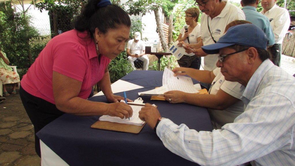 Técnico de la Unidad de Promoción del ILP realizó la verificación de adjudicación de lotes en la comunidad “El Pozón”, ubicada en el municipio de California, Usulután.