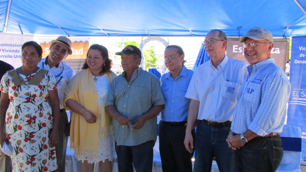 Entrega de 104 viviendas y legalización de 29 inmuebles en el municipio de San Sebastián, San Vicente.