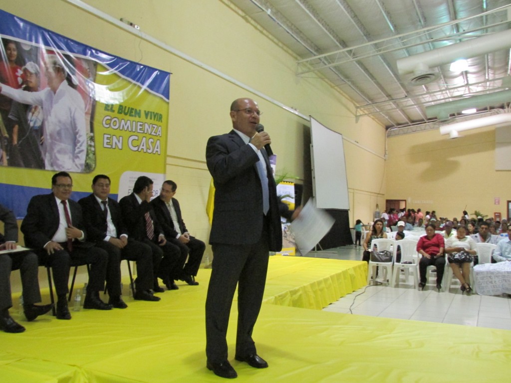 Director Ejecutivo del ILP, Ing. David Henríquez, responde a las preguntas de los asistentes al evento.