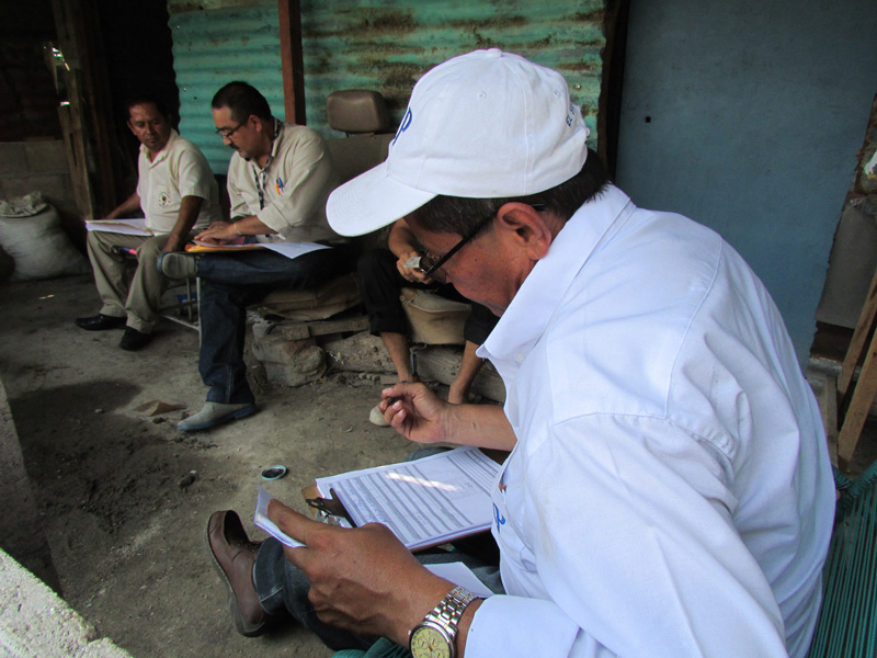 El equipo técnico del ILP integrado por personal de la Unidad de Promoción y de Ingeniería realizó el llenado de ficha de campo e inspección técnica en 11 lotes de familias de la comunidad Santa Teresa I.