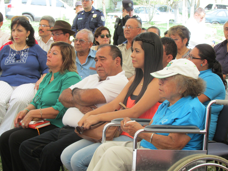 120 familias de Las Colinas de Santa Tecla, afectadas por el terremoto del 13 de enero del 2001, recibirán compensación económica.