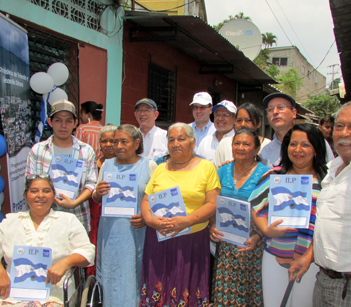 66 nuevas familias se convierten en legítimas propietarias de sus inmuebles. Las beneficiarias forman parte de la Comunidad “Veracruz”.