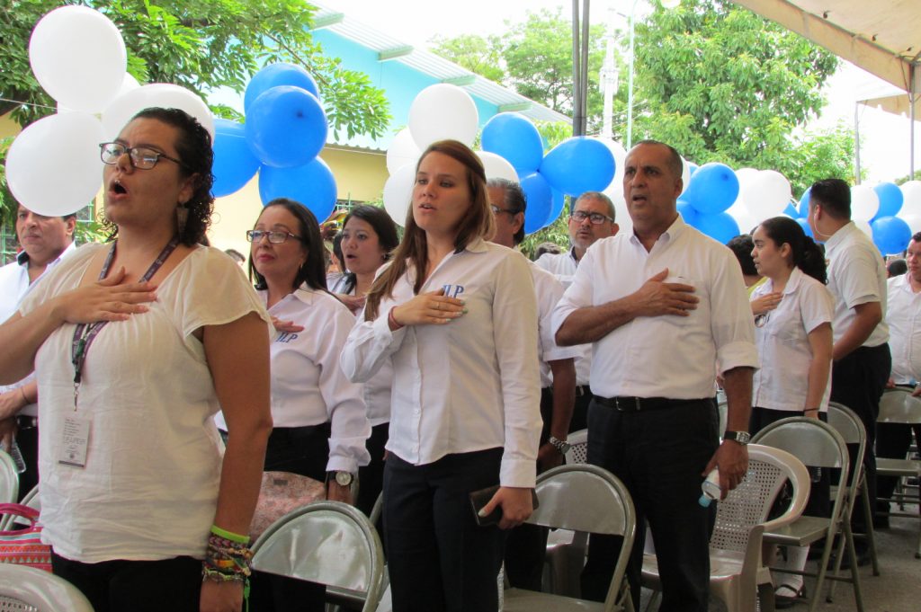 Personal del Instituto de Legalización de la Propiedad (ILP) participa en el día cívico, conmemorando 195 años de Independencia.