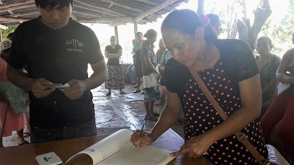 104 familias firmaron su título de propiedad, paso previo para la entrega definitiva del documento que los acredita como legítimos propietarios de sus parcelas.